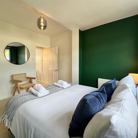 Charming Central Windsor 2 Bed Cottage Free Residents Parking And Private Garden Legoland Ascot Windsor Castle Thorpe Park Heathrow Airport Exterior foto