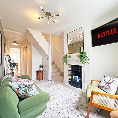 Charming Central Windsor 2 Bed Cottage Free Residents Parking And Private Garden Legoland Ascot Windsor Castle Thorpe Park Heathrow Airport Exterior foto