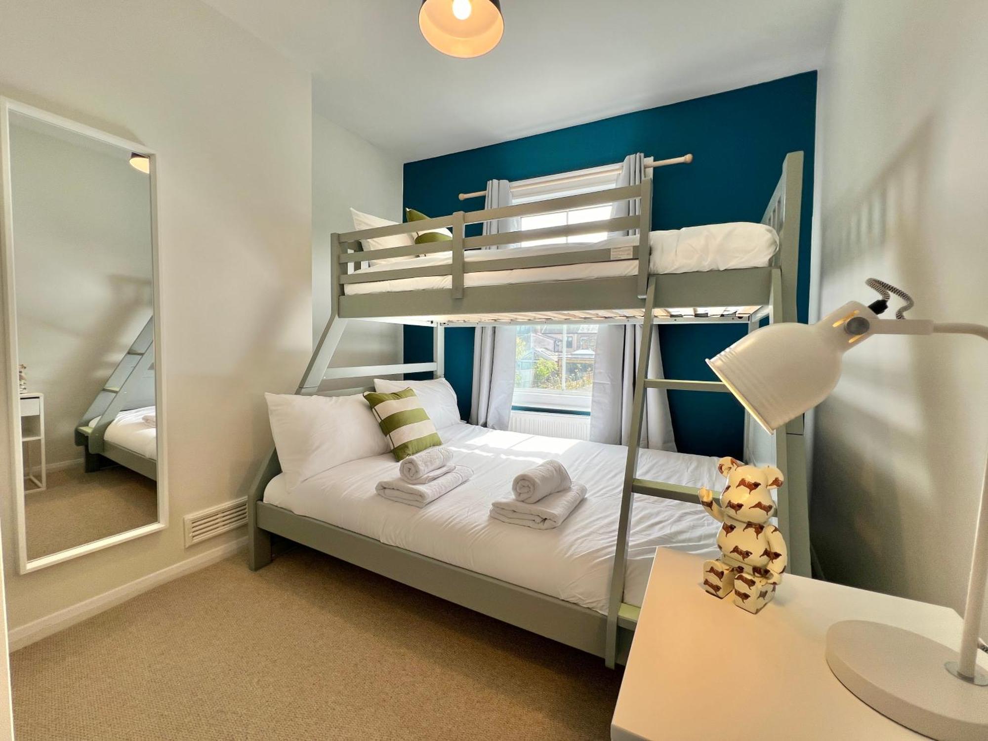 Charming Central Windsor 2 Bed Cottage Free Residents Parking And Private Garden Legoland Ascot Windsor Castle Thorpe Park Heathrow Airport Exterior foto