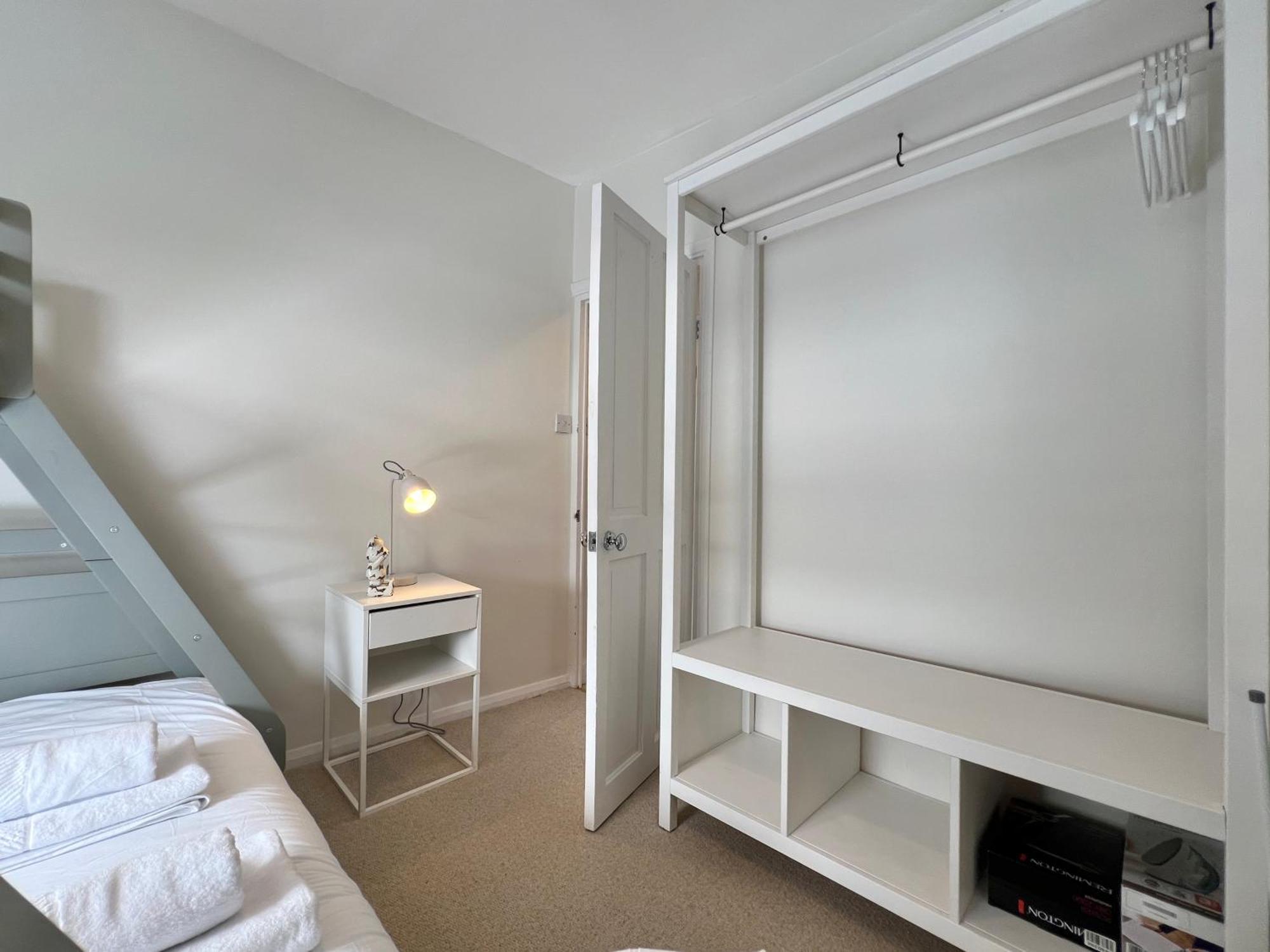 Charming Central Windsor 2 Bed Cottage Free Residents Parking And Private Garden Legoland Ascot Windsor Castle Thorpe Park Heathrow Airport Exterior foto