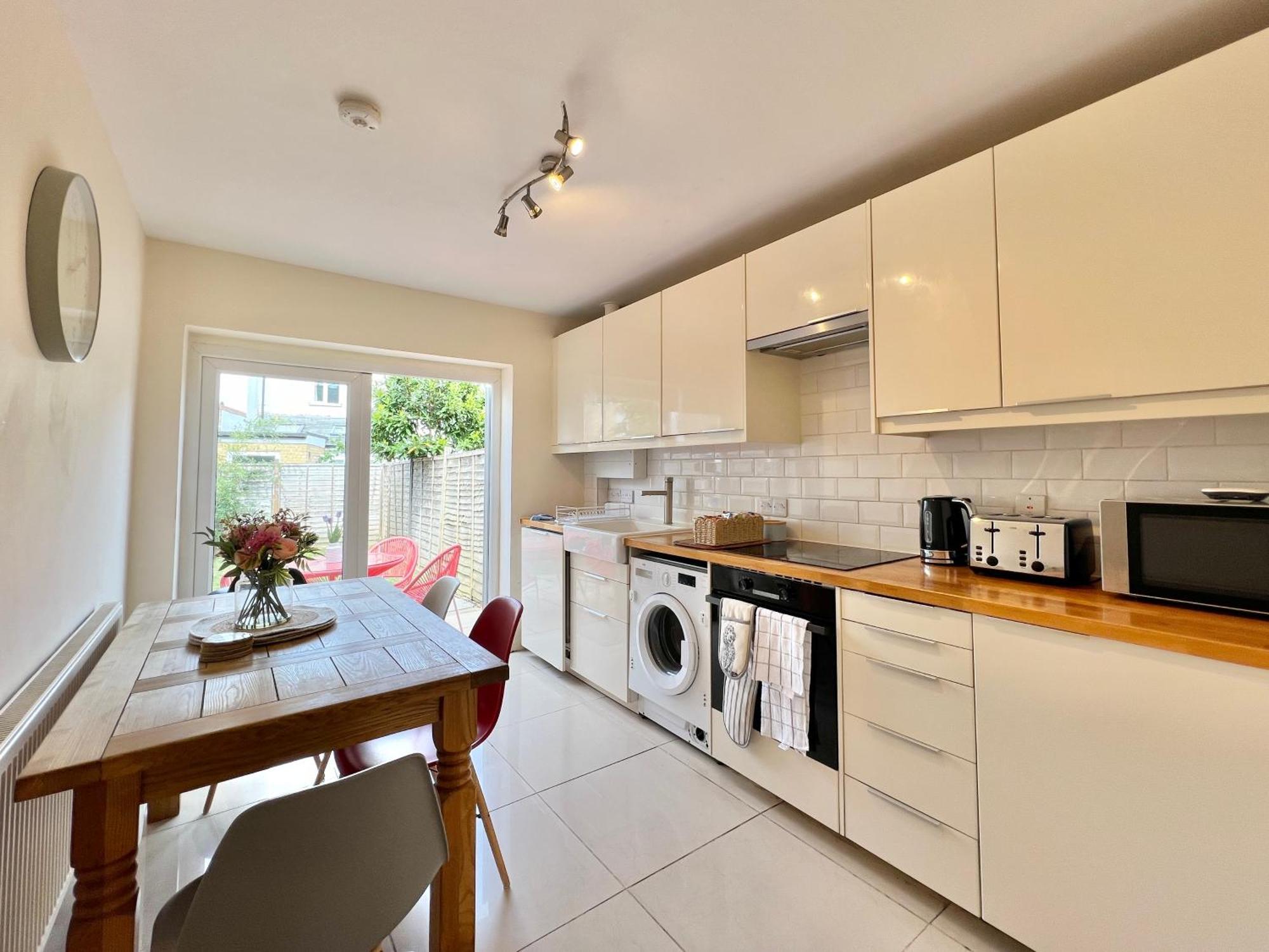 Charming Central Windsor 2 Bed Cottage Free Residents Parking And Private Garden Legoland Ascot Windsor Castle Thorpe Park Heathrow Airport Exterior foto